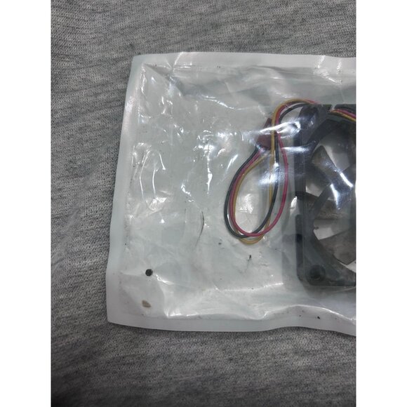 Foxconn DC Brushless Fan Model PV763DJ4 0.18A 3 Wire 80x25mm - Picture 3 of 7